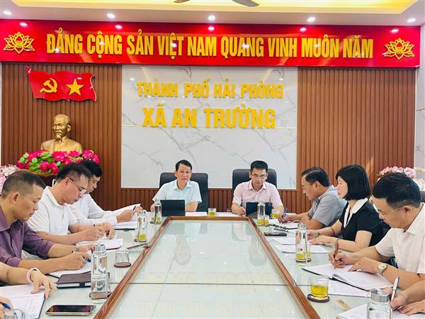 THƯỜNG TRỰC ĐẢNG ỦY XÃ AN TRƯỜNG LÀM VIỆC VỚI CÁC CƠ QUAN THAM MƯU, GIÚP VIỆC ĐẢNG ỦY