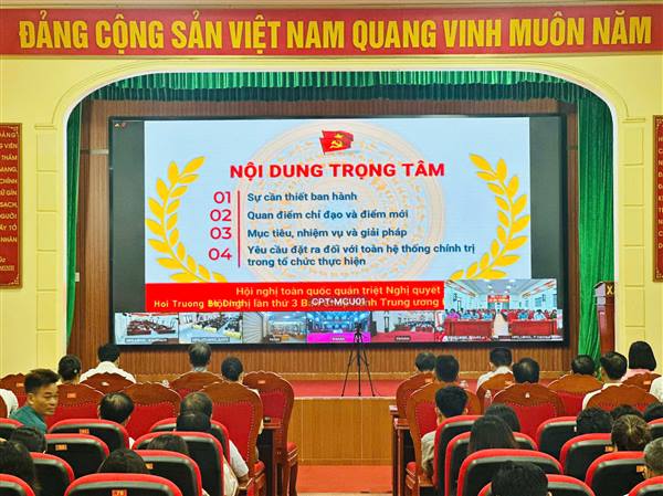 XÃ AN TRƯỜNG THAM DỰ HỘI NGHỊ TOÀN QUỐC NGHIÊN CỨU, HỌC TẬP, QUÁN TRIỆT VÀ TRIỂN KHAI THỰC HIỆN NGHỊ QUYẾT HỘI NGHỊ LẦN THỨ BA BAN CHẤP HÀNH TRUNG ƯƠNG ĐẢNG KHÓA XIV