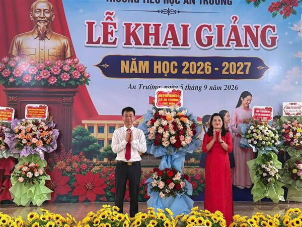 Phân hiệu Trường Tiểu học An Trường khai giảng năm học mới, trao 16 phần quà tiếp sức học sinh có hoàn cảnh khó khăn