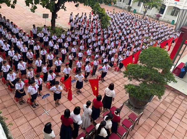 Trường Tiểu học An Trường tổ chức buổi chào cờ đầu tiên của năm học 2026 - 2027