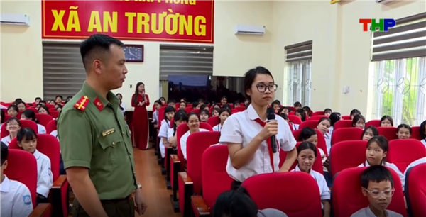 MÔ HÌNH MÓC KHÓA AN NINH TRIỂN KHAI SÂU RỘNG TẠI XÃ AN TRƯỜNG, NÂNG CAO KIẾN THỨC PHÁP LUẬT CHO HỌC SINH