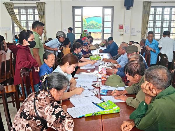 UBND phường Bắc An Phụ tích cực tiếp nhận hồ sơ của công dân đề nghị hưởng trợ cấp hưu trí xã hội theo Nghị định 176/2025/NĐ-CP ngày 30/6/2025