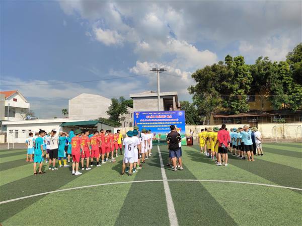 Sôi nổi “Giải bóng đá cán bộ, công chức, viên chức, lực lượng vũ trang, doanh nghiệp Phường Bắc An Phụ năm 2025”