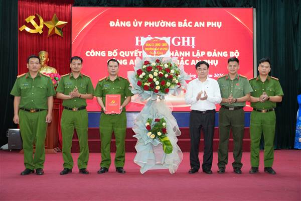 Đảng ủy phường Bắc An Phụ công bố Quyết định thành lập Đảng bộ Công an phường