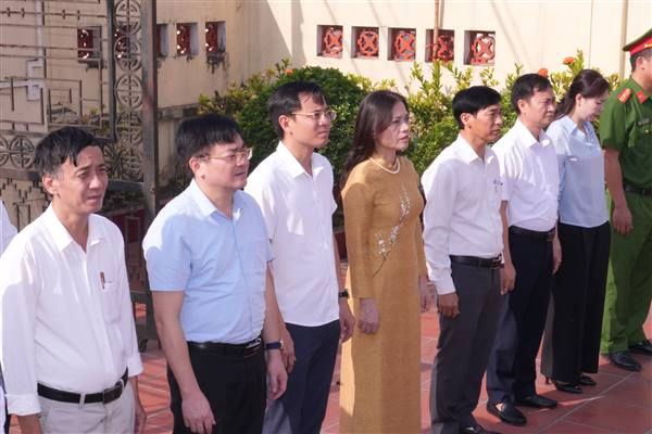 Đảng ủy phường Bắc An Phụ dâng hoa tại Di tích Nhà bia, kỷ niệm 81 năm ngày thành lập Chi bộ đảng đầu tiên (23/10/1945 – 23/10/2026)