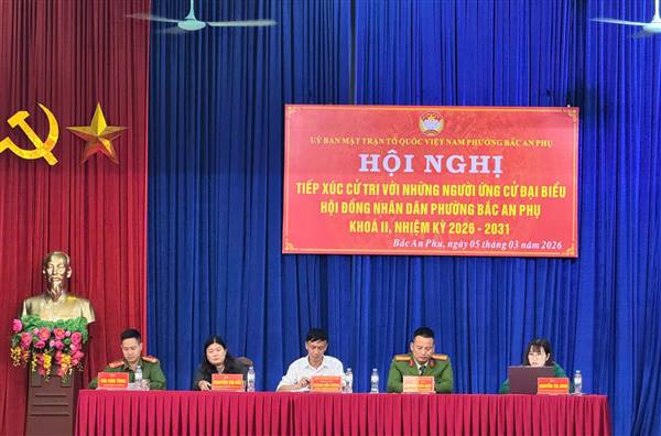 Ứng cử viên đại biểu Hội đồng nhân dân phường tiếp xúc cử tri tại Đơn vị bầu cử số 3