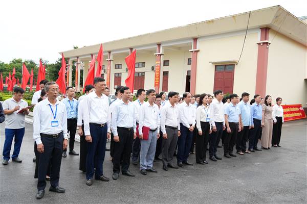 Đảng ủy phường Bắc An Phụ tổ chức chào cờ Tổ quốc và sinh hoạt dưới cờ tháng 5 năm 2026