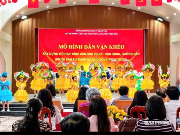 Phấn đấu 70% phụ huynh thành thạo nộp hồ sơ trực tuyến