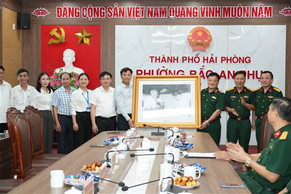 Tổng Cục Công nghiệp Bộ Quốc phòng và Nhà máy Z173 thăm, tặng quà và bàn giao 3 nhà Đại đoàn kết, Nhà tình nghĩa cho các đối tượng chính sách và gia đình có hoàn cảnh khó khăn phường Bắc An Phụ


