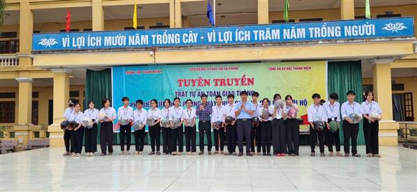 CÔNG AN XÃ BẮC THANH M IỆN PHỐI HỢP VỚI TRƯỜNG THPT THANH MIỆN II TỔ CHỨC TUYÊN TRUYỀN VỀ PHÒNG CHÁY CHỮA CHÁY VÀ TRẬT TỰ AN TOÀN GIAO THÔNG CHO HỌC SINH