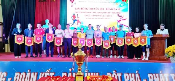 BẮC THANH MIỆN KHAI MẠC GIẢI BÓNG ĐÁ NỮ VÀ GIẢI BÓNG CHUYỀN HƠI NGƯỜI CAO TUỔI NĂM 2025. 