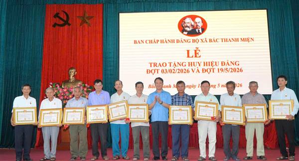 BẮC THANH MIỆN TỔ CHỨC LỄ TRAO TẶNG HUY HIỆU ĐẢNG CHO ĐẢNG VIÊN.