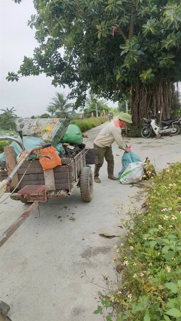 Hội Nông dân xã Bắc Thanh Miện phát động ra quân đồng loạt dọn vệ sinh môi trường đồng ruộng