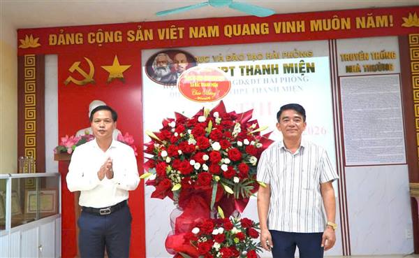 Bắc Thanh Miện thăm, tặng quà động viên các điểm thi tốt nghiệp THPT năm 2026
