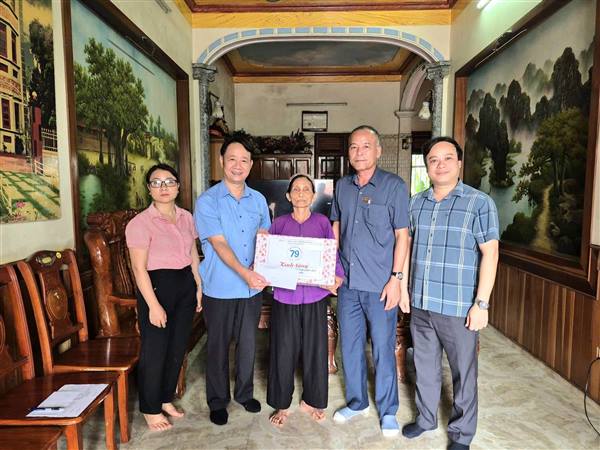 Xã Bắc Thanh Miện thăm và tặng quà các gia đình chính sách trên địa bàn

