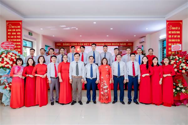 PHƯỜNG BẠCH ĐẰNG CÔNG BỐ CÁC NGHỊ QUYẾT, QUYẾT ĐỊNH VỀ THÀNH LẬP TỔ CHỨC BỘ MÁY VÀ CÔNG TÁC CÁN BỘ PHƯỜNG