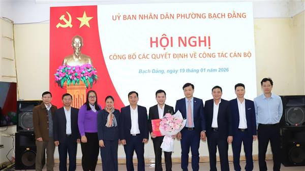 ỦY BAN NHÂN DÂN PHƯỜNG CÔNG BỐ QUYẾT ĐỊNH BỔ NHIỆM GIÁM ĐỐC TRUNG TÂM PHỤC VỤ HÀNH CHÍNH CÔNG PHƯỜNG BẠCH ĐẰNG