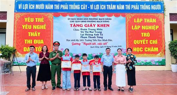 TUYÊN DƯƠNG 05 HỌC SINH CÓ VIỆC LÀM TỐT, GƯƠNG "NGƯỜI TỐT, VIỆC TỐT" TRÊN ĐỊA BÀN PHƯỜNG BẠCH ĐẰNG