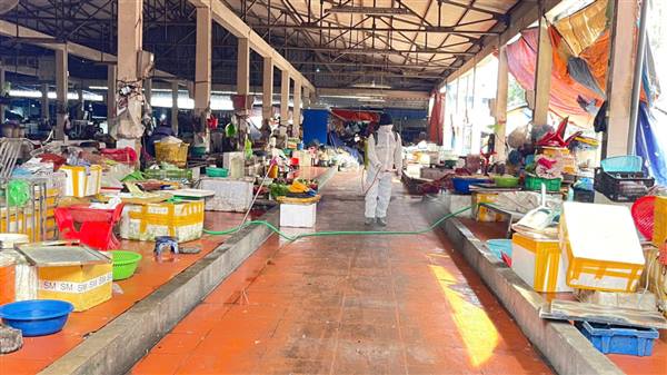 PHƯỜNG BẠCH ĐẰNG TỔ CHỨC PHUN HÓA CHẤT KHỬ TRÙNG, TIÊU ĐỘC PHÒNG CHỐNG DỊCH BỆNH
