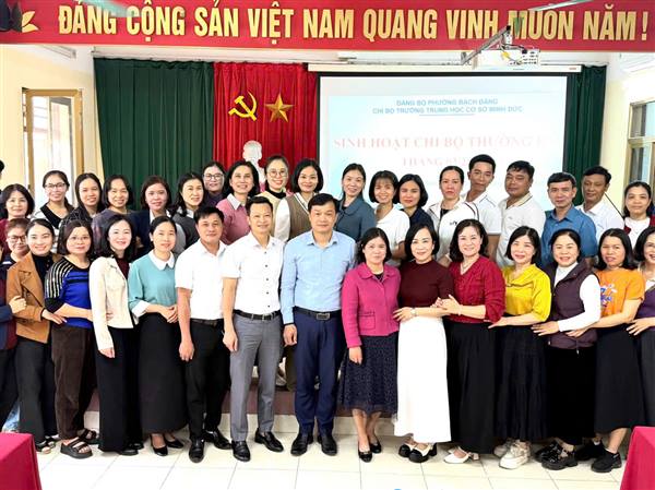 ĐỒNG CHÍ NGUYỄN HOÀNG MINH – PHÓ BÍ THƯ ĐẢNG ỦY, CHỦ TỊCH UBND PHƯỜNG BẠCH ĐẰNG DỰ VÀ CHỈ ĐẠO SINH HOẠT CHI BỘ TRƯỜNG THCS MINH ĐỨC