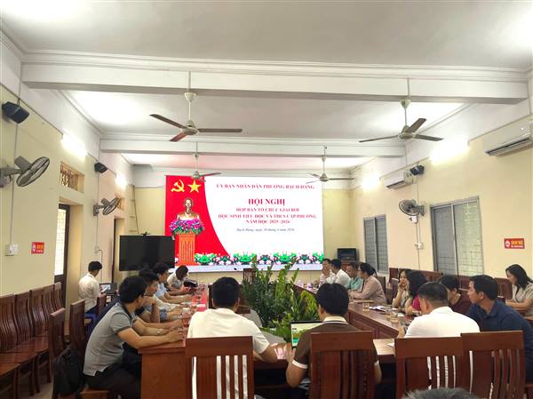 UBND PHƯỜNG BẠCH ĐẰNG TỔ CHỨC HỘI NGHỊ HỌP BAN TỔ CHỨC GIẢI BƠI HỌC SINH TIỂU HỌC VÀ THCS CẤP PHƯỜNG NĂM HỌC 2025 - 2026