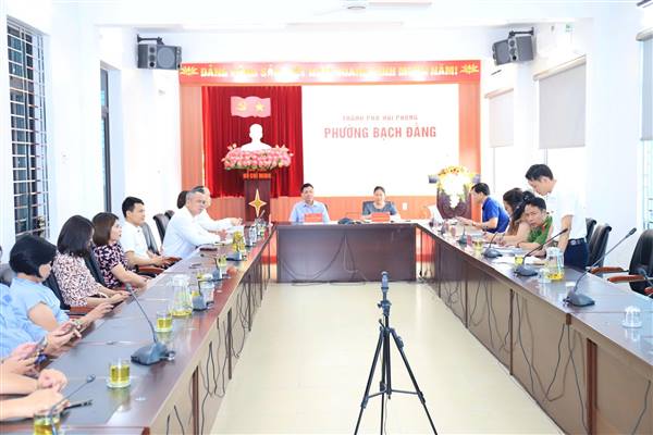 ĐOÀN CÔNG TÁC VIỆN XÂY DỰNG ĐẢNG KHẢO SÁT THỰC TIỄN MÔ HÌNH CHÍNH QUYỀN ĐỊA PHƯƠNG 2 CẤP TẠI PHƯỜNG BẠCH ĐẰNG