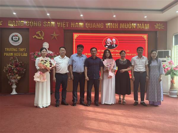 CÁC CHI BỘ TRỰC THUỘC ĐẢNG UỶ TRƯỜNG THPT PHẠM NGŨ LÃO TỔ CHỨC KẾT NẠP ĐẢNG VIÊN MỚI CHO HỌC SINH KHỐI 12