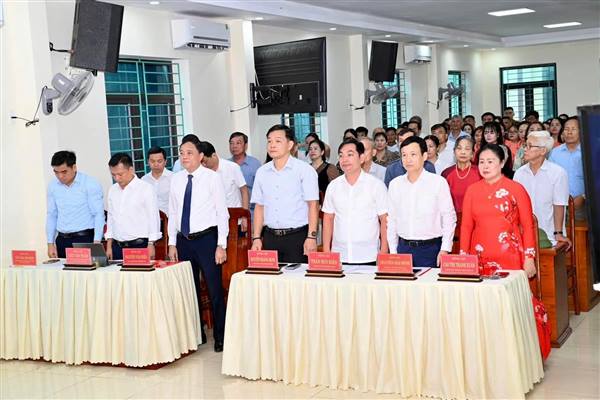 ĐẢNG UỶ PHƯỜNG BẠCH ĐẰNG TỔ CHỨC LỄ TRAO HUY HIỆU ĐẢNG ĐỢT 19/5