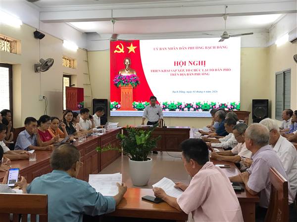 ỦY BAN NHÂN DÂN PHƯỜNG BẠCH ĐẰNG TỔ CHỨC HỘI NGHỊ TRIỂN KHAI SẮP XẾP, TỔ CHỨC LẠI TỔ DÂN PHỐ TRÊN ĐỊA BÀN