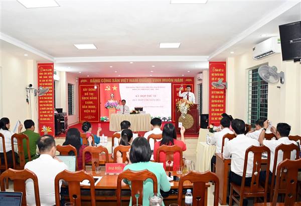 HỘI ĐỒNG NHÂN DÂN PHƯỜNG BẠCH ĐẰNG KHÓA II TỔ CHỨC KỲ HỌP THỨ TƯ (CHUYÊN ĐỀ), QUYẾT NGHỊ NHIỀU NỘI DUNG QUAN TRỌNG