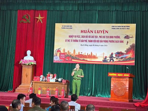 PHƯỜNG BẠCH ĐẰNG TỔ CHỨC HUẤN LUYỆN NGHIỆP VỤ PHÒNG CHÁY CHỮA CHÁY VÀ CỨU NẠN CỨU HỘ