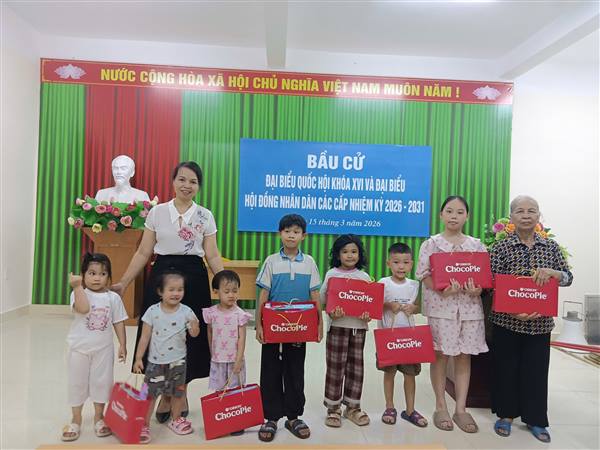 CÁC MÓN QUÀ Ý NGHĨA CỦA CÁC CHI HỘI PHỤ NỮ KHU VỰC NGŨ LÃO NHÂN NGÀY 1/6