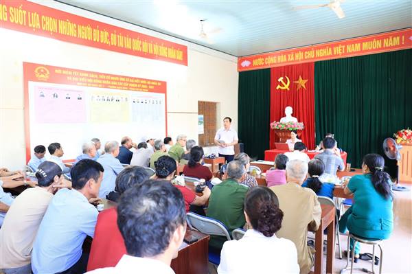 ĐỒNG CHÍ BÍ THƯ ĐẢNG ỦY - CHỦ TỊCH HĐND PHƯỜNG DỰ SINH HOẠT CHI BỘ THƯỜNG KỲ THÁNG 7 NĂM 2026 TẠI TDP QUYẾT TIẾN 