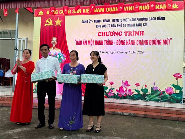 TỔ DÂN PHỐ 10 (MINH TÂN) CŨ TỔ CHỨC CHƯƠNG TRÌNH "DẤU ẤN MỘT HÀNH TRÌNH – ĐỒNG HÀNH CHẶNG ĐƯỜNG MỚI" CHÀO MỪNG SÁP NHẬP TỔ DÂN PHỐ MINH TÂN