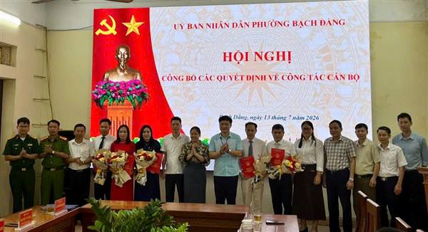 ỦY BAN NHÂN DÂN PHƯỜNG BẠCH ĐẰNG TỔ CHỨC HỘI NGHỊ CÔNG BỐ QUYẾT ĐỊNH VỀ CÔNG TÁC CÁN BỘ 