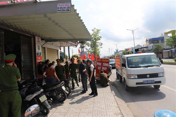 THÔNG BÁO VỀ VIỆC TĂNG CƯỜNG XỬ LÝ TÌNH TRẠNG DỪNG, ĐỖ XE Ô TÔ KHÔNG ĐÚNG QUY ĐỊNH VÀ CÁC HÀNH VI VI PHẠM VỀ TRẬT TỰ ĐÔ THỊ, TRẬT TỰ ĐƯỜNG HÈ, TRẬT TỰ AN TOÀN GIAO THÔNG TRÊN ĐỊA BÀN PHƯỜNG BẠCH ĐẰNG