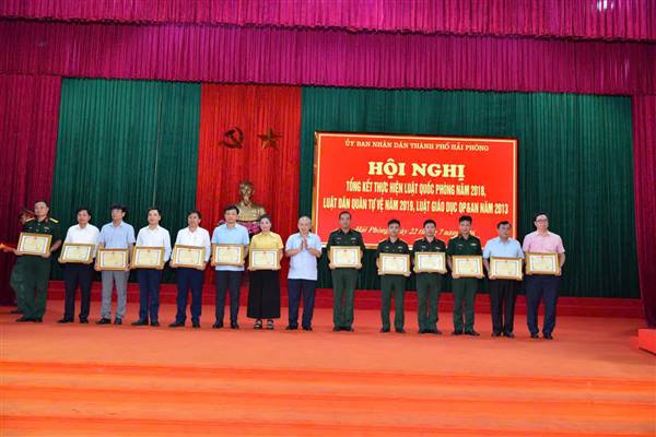 PHƯỜNG BẠCH ĐẰNG ĐƯỢC ỦY BAN NHÂN DÂN THÀNH PHỐ HẢI PHÒNG KHEN THƯỞNG TRONG THỰC HIỆN LUẬT QUỐC PHÒNG 2018, LUẬT DÂN QUÂN TỰ VỆ 2019 VÀ LUẬT GIÁO DỤC QUỐC PHÒNG VÀ AN NINH 2013