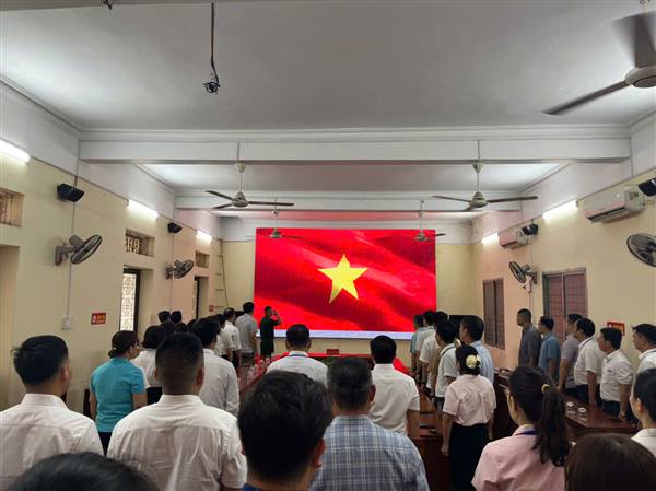 CƠ QUAN ĐẢNG ỦY - HĐND - UBND - MẶT TRẬN TỔ QUỐC VIỆT NAM PHƯỜNG THỰC HIỆN NGHI LỄ CHÀO CỜ THÁNG 7/2026