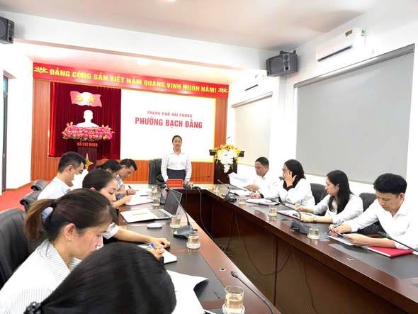 ĐẢNG ỦY PHƯỜNG BẠCH ĐẰNG HỌP TỔ CÔNG TÁC THỰC HIỆN SỐ HÓA, TẠO LẬP DỮ LIỆU ĐẢNG VIÊN
