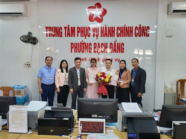 PHƯỜNG BẠCH ĐẰNG TRIỂN KHAI MÔ HÌNH “NGÀY THỨ NĂM KHÔNG HẸN”: GIẢI QUYẾT VÀ TRẢ KẾT QUẢ THỦ TỤC HÀNH CHÍNH NGAY TRONG NGÀY