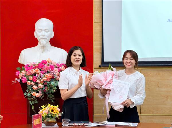 CHI BỘ TRƯỜNG THCS MINH TÂN
TRANG TRỌNG TỔ CHỨC LỄ KẾT NẠP ĐẢNG VIÊN
VÀ SINH HOẠT CHI BỘ THƯỜNG KỲ THÁNG 8/2026