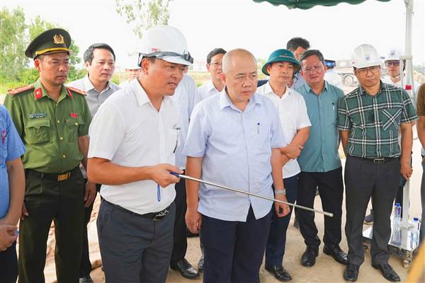 CHỦ TỊCH UBND THÀNH PHỐ ĐỖ THÀNH TRUNG KIỂM TRA TIẾN ĐỘ DỰ ÁN KHU TÁI ĐỊNH CƯ TẠI PHƯỜNG BẠCH ĐẰNG