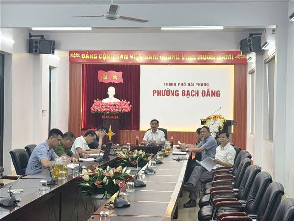 BÍ THƯ ĐẢNG ỦY PHƯỜNG BẠCH ĐẰNG LẮNG NGHE, TRAO ĐỔI Ý KIẾN VỚI NHÂN DÂN LẦN THỨ 2 QUA HÌNH THỨC TRỰC TUYẾN