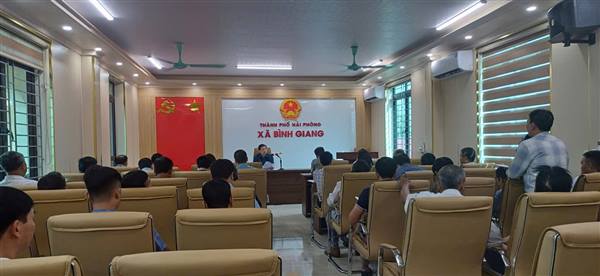 Hội nghị giao ban giữa lãnh đạo UBND  với các đồng chí trưởng, phó thôn trên địa bàn xã Bình giang.