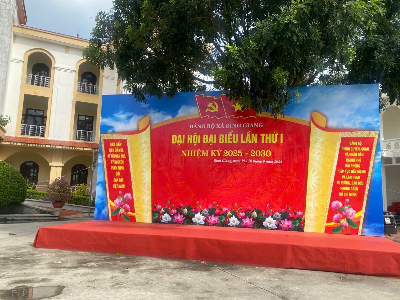 Description: D:\báo cáo các ngành\anh\biển hiệu.jpg