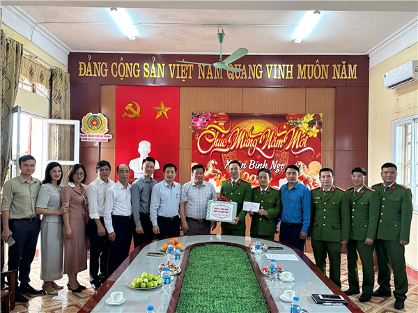 Đảng ủy – HĐND – UBND - Ủy ban MTTQ Việt Nam  xã Bình Giang đi thăm và động viên lực lượng làm nhiệm vụ trực Tết Nguyên đán 2026