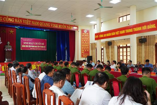 Chi bộ Công an xã Bình Giang sinh hoạt chuyên đề “Đảng viên tiên phong học tập kỹ năng số”