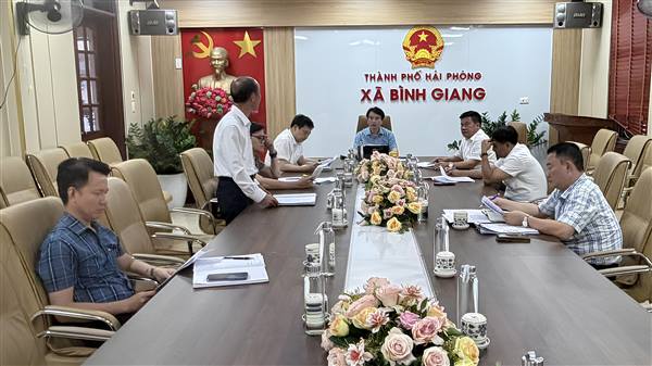 Đồng chí Nguyễn Đức Tuấn làm việc với xã Bình Giang về tiến độ thực hiện các dự án đầu tư công năm 2026