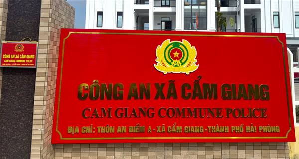 Công an xã Cẩm Giang hướng dẫn số hoá hồ sơ đăng ký xe