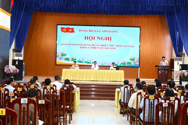 Đảng ủy xã Cẩm Giang tổ chức Hội nghị lần thứ nhất (sau Đại hội Đảng bộ xã) Ban Chấp hành Đảng bộ xã khóa I (mở rộng)